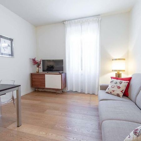 Joivy 1Br Apt In Isola With Stunning View To Bosco Verticale Milão Exterior foto