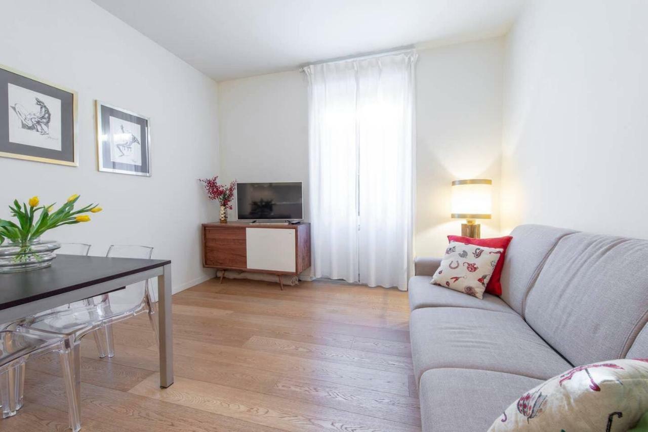Joivy 1Br Apt In Isola With Stunning View To Bosco Verticale Milão Exterior foto